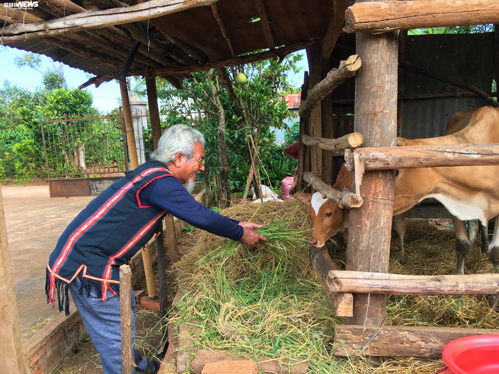 Già làng R'cơm Hmyơk: Người nặng lòng với cồng chiêng - 3