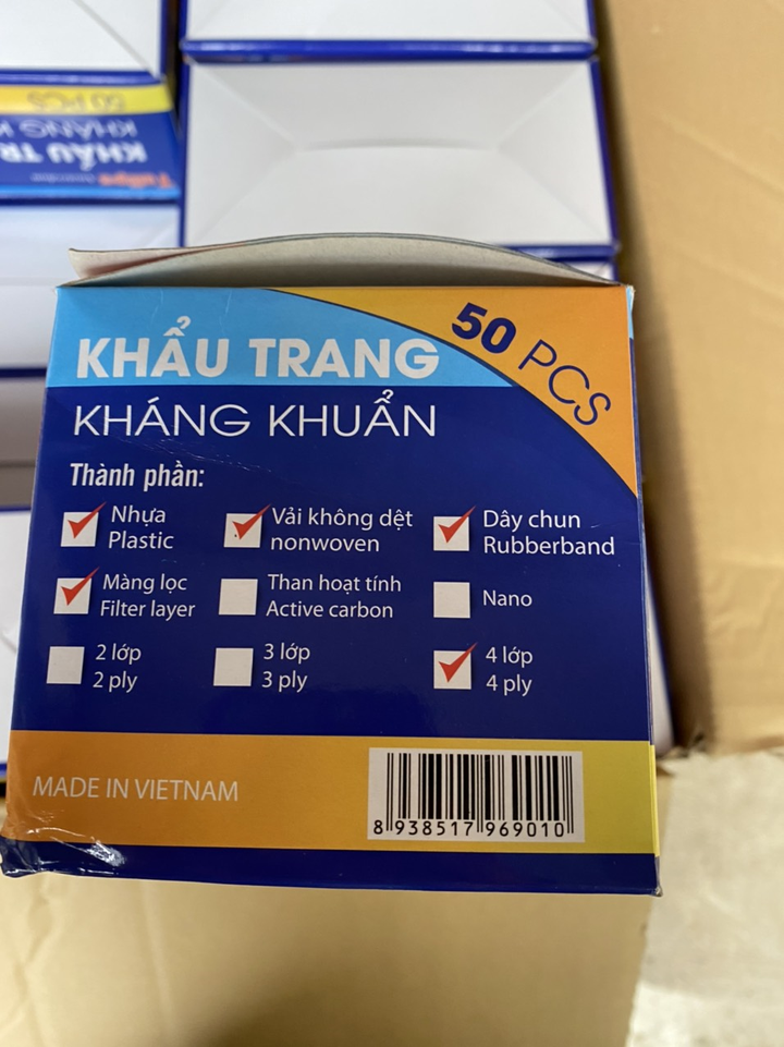 Phát hiện xưởng sản xuất khẩu trang kháng khuẩn bằng giấy vệ sinh ở Hà Nội - 2