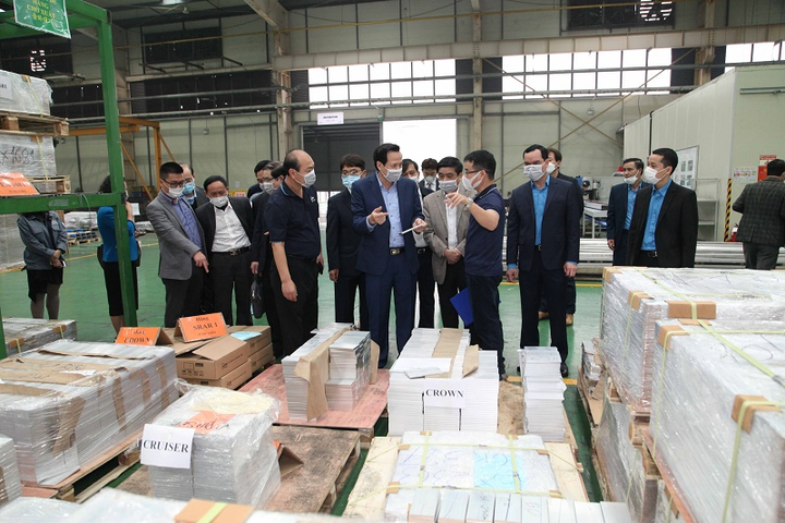 Hơn 800 doanh nghiệp ngừng hoạt động, giảm quy mô vì Covid-19 - 1