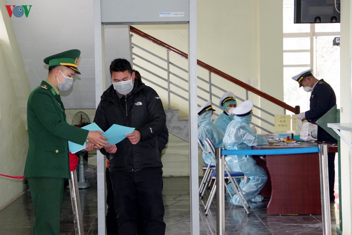 Lai Châu cách ly y tế 13 trường hợp tiếp xúc với người đến từ vùng dịch Sơn Lôi - 1