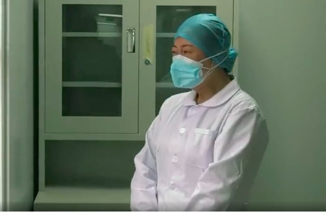 Y tá BV Hỏa Thần Sơn: Nghe tin mẹ mất, cúi gập đầu 3 cái từ biệt rồi tiếp tục làm việc - 3