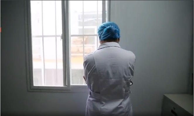 Y tá BV Hỏa Thần Sơn: Nghe tin mẹ mất, cúi gập đầu 3 cái từ biệt rồi tiếp tục làm việc - 5