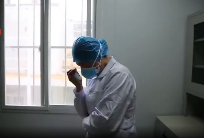 Y tá BV Hỏa Thần Sơn: Nghe tin mẹ mất, cúi gập đầu 3 cái từ biệt rồi tiếp tục làm việc - 6