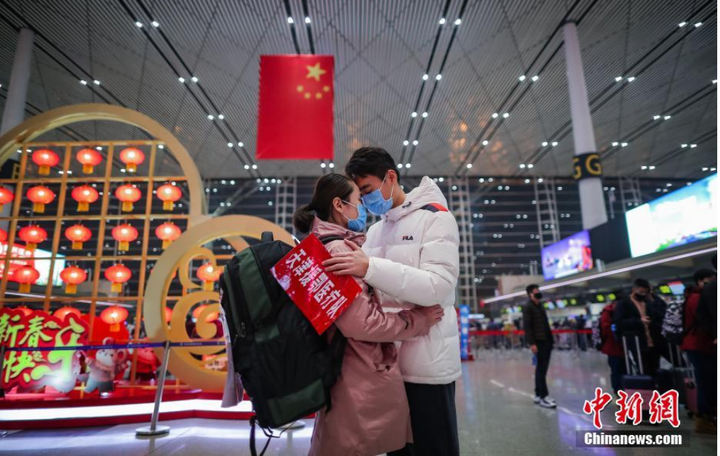 Bác sỹ đi chống dịch Covid-19: Nghẹn ngào trước những cái ôm vội và lời hứa trở về - 2