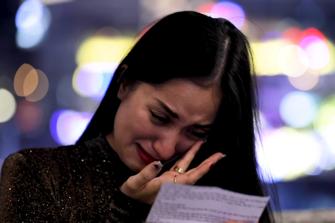 Được chồng tặng quà bất ngờ dịp Valentine, Khánh Thi hỏi: 'Anh vừa làm điều gì sai với em?' - 2