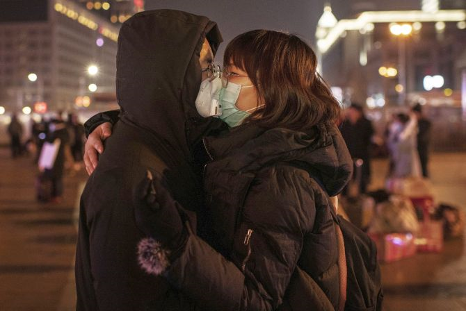 Lễ tình nhân: 'Yêu' nhau thế nào giữa đại dịch Covid-19? - 1