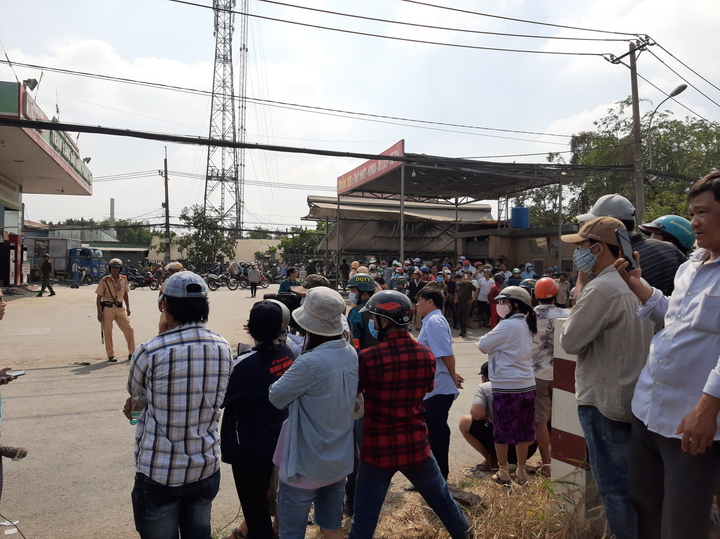 Hiện trường tiêu diệt Tuấn ‘khỉ’ vẫn đông nghịt người 'hóng' - 5