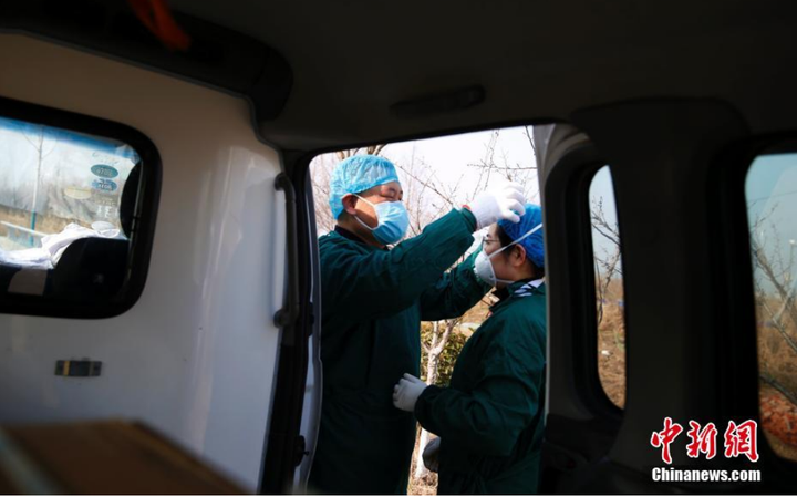 Bác sỹ đi chống dịch Covid-19: Nghẹn ngào trước những cái ôm vội và lời hứa trở về - 3