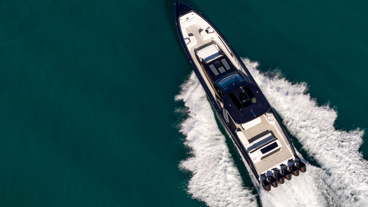 Mercedes-AMG hợp tác với Cigarette Racing thiết kế thuyền và xe hơi - 7