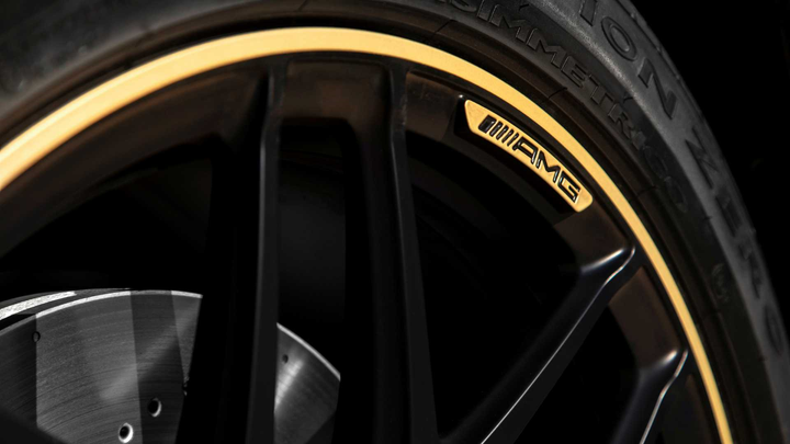 Mercedes-AMG hợp tác với Cigarette Racing thiết kế thuyền và xe hơi - 12