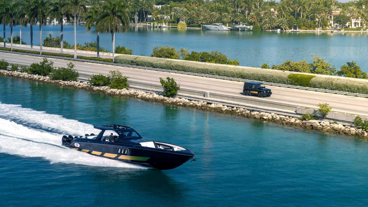 Mercedes-AMG hợp tác với Cigarette Racing thiết kế thuyền và xe hơi - 2