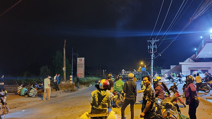 Cảnh sát trắng đêm phong tỏa hiện trường tiêu diệt Tuấn 'khỉ', dân thản nhiên live stream trên mạng - 11