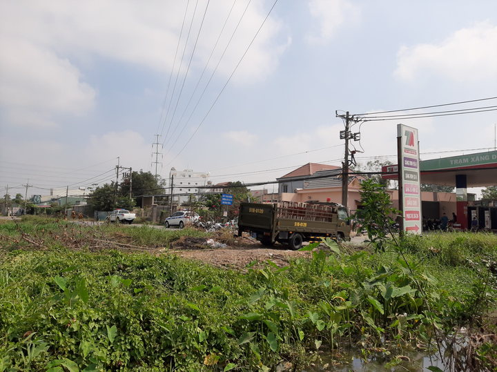 Hiện trường tiêu diệt Tuấn ‘khỉ’ vẫn đông nghịt người 'hóng' - 2