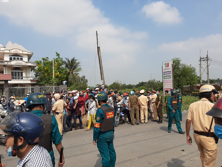 Hiện trường tiêu diệt Tuấn ‘khỉ’ vẫn đông nghịt người 'hóng' - 8