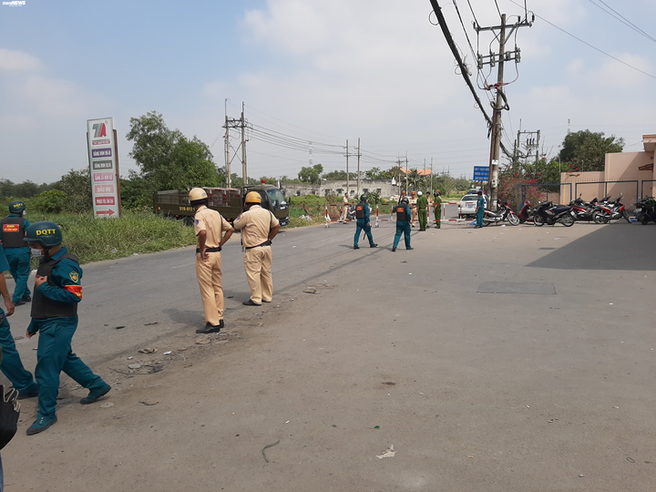 Hiện trường tiêu diệt Tuấn ‘khỉ’ vẫn đông nghịt người 'hóng' - 11