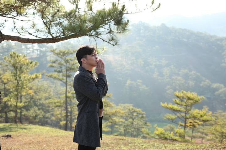 Bị hủy show vì dịch Covid – 19, Lân Nhã vẫn không quên tặng quà Valentine cho fan - 1