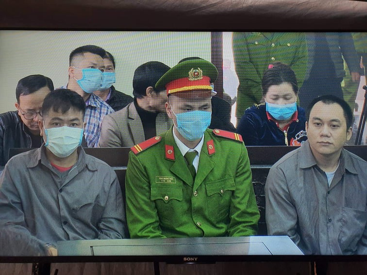 Tài xế container tông Innova đi lùi trên cao tốc lĩnh án 4 năm 6 tháng tù - 1