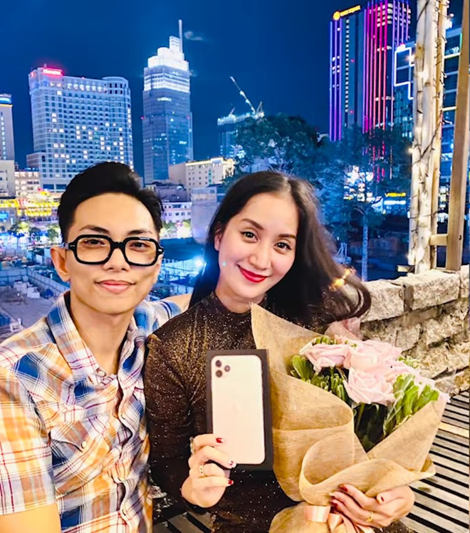 Được chồng tặng quà bất ngờ dịp Valentine, Khánh Thi hỏi: 'Anh vừa làm điều gì sai với em?' - 1