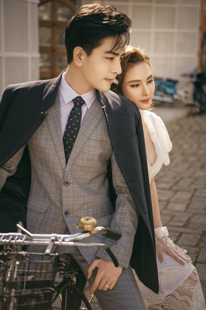 Valentine 2020: Vợ chồng Đông Nhi - Ông Cao Thắng bên nhau tình tứ, Phạm Hương khoe nhẫn kim cương đắt đỏ - 7