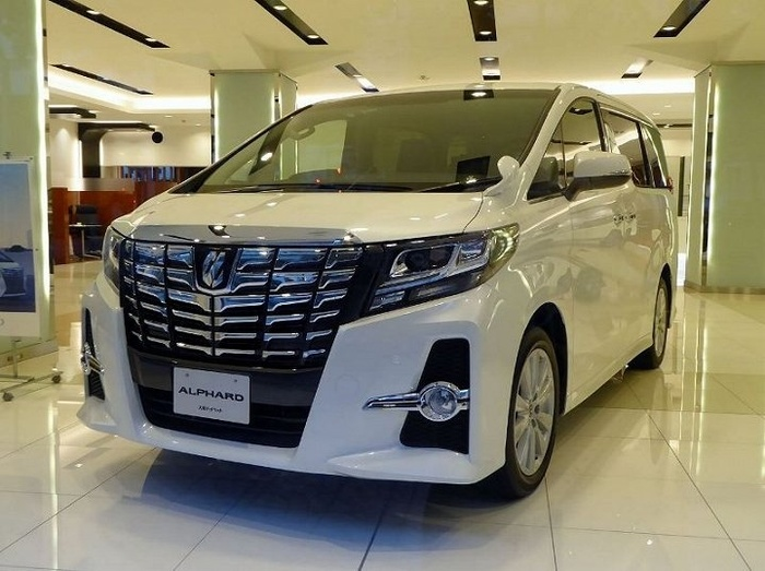 Xe sang Toyota Alphard tại Việt Nam bị triệu hồi vì lỗi dây an toàn - 1