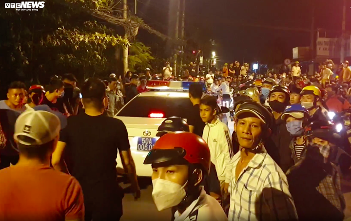 Hiện trường tiêu diệt Tuấn ‘khỉ’ vẫn đông nghịt người 'hóng' - 14