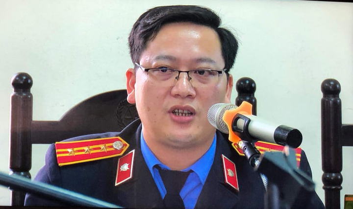 Tài xế container tông xe Innova lùi trên cao tốc bị đề nghị 4-5 năm tù - 2