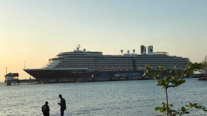 Khách trên du thuyền Westerdam cập cảng Campuchia nhiễm Covid-19 - 1