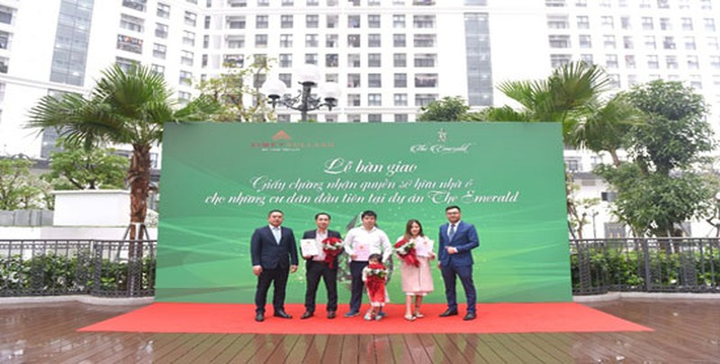 Bàn giao sổ đỏ Dự án The Emerald và Athena Fulland phân khu Larissa - 2