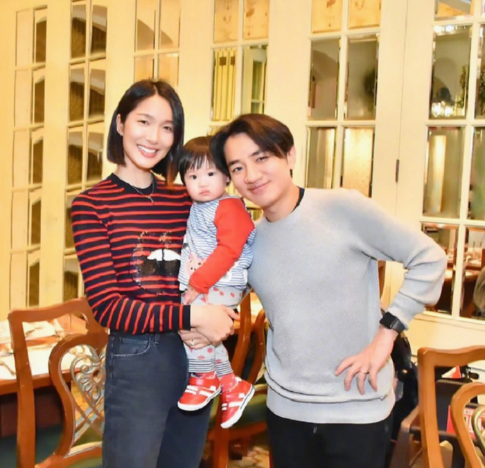 Lâm Tâm Như và loạt sao Hoa ngữ đón lễ Tình nhân ở nhà giữa dịch bệnh - 9