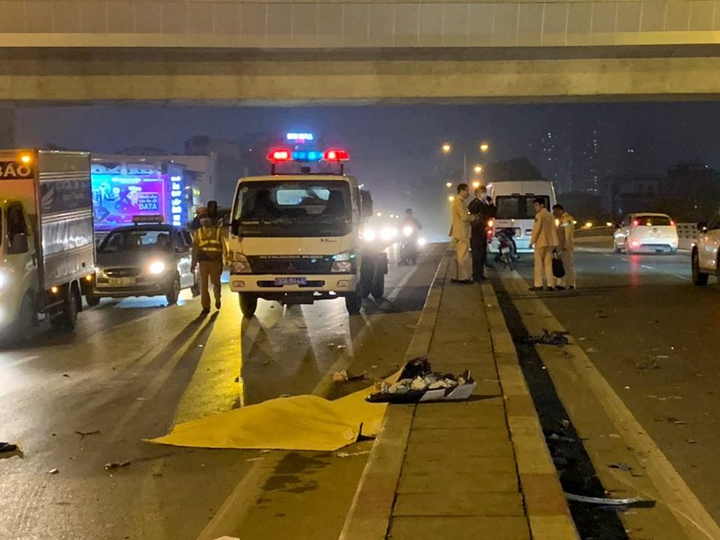 Đi ngược chiều trên đường vành đai 2, tài xế xe máy bị tông chết - 1