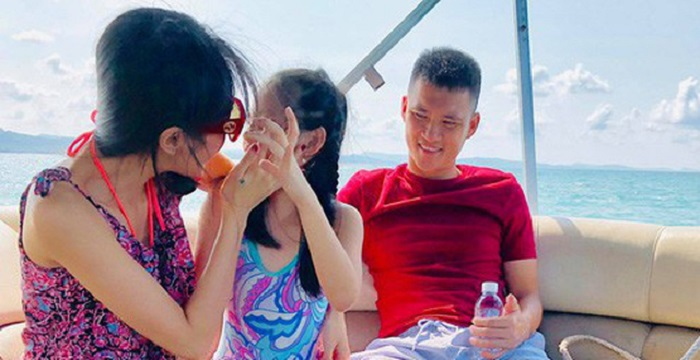 Dạy con gái học bài, Thủy Tiên cười ngất vì bé gọi Valentine là 'lễ tình thương' - 2