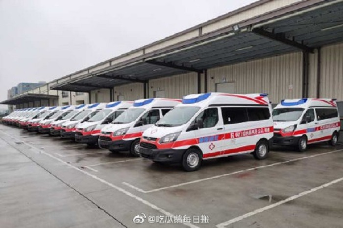 Đoàn xe cứu thương từ thiện của nghệ sĩ cập bến Vũ Hán - 2