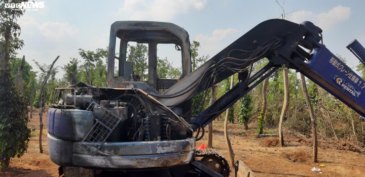 Truy tìm kẻ đốt trụi máy xúc của dân gây thiệt hại gần nửa tỷ đồng ở Đắk Lắk - 1