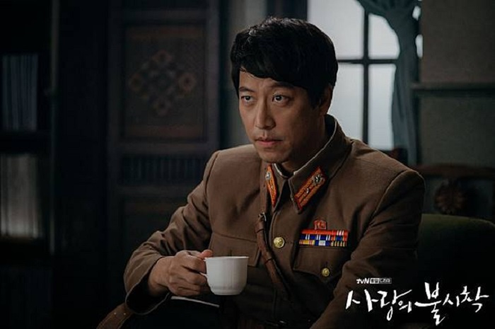 Đời thăng trầm của gã phản diện bị ghét nhất 'Hạ cánh nơi anh' - 1