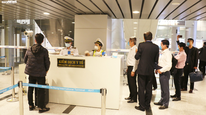 Cô gái 'lọt' chốt kiểm tra y tế tại sân bay Đà Nẵng: Sở Y tế nói gì? - 1