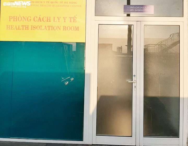 Cận cảnh tuyến đầu chống dịch Covid-19 ở Sân bay Đà Nẵng - 4