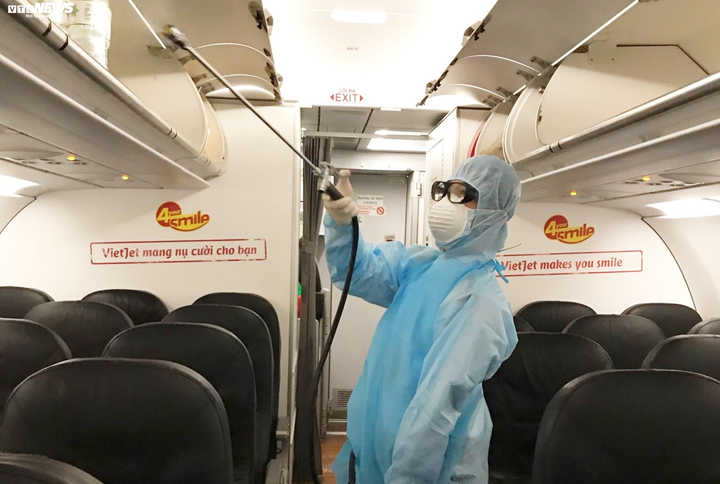 Cận cảnh tuyến đầu chống dịch Covid-19 ở Sân bay Đà Nẵng - 9