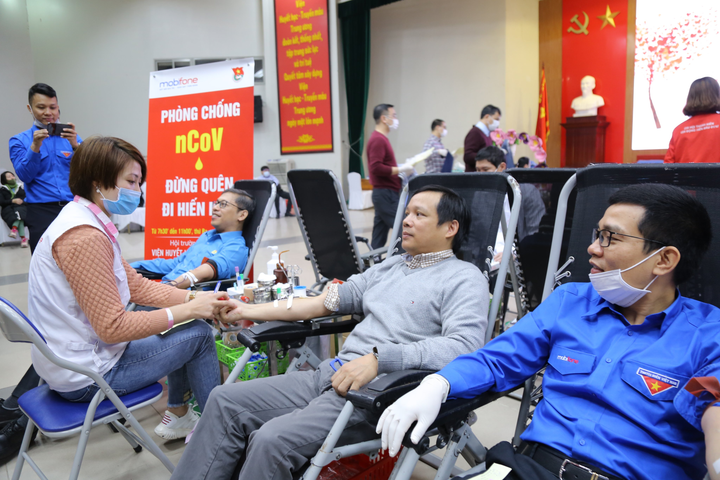 Bác sĩ tri ân ‘những giọt máu hồng’ cho đi giữa mùa dịch Covid-19 - 1