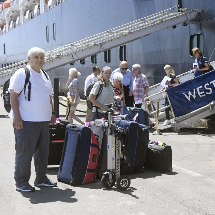 Malaysia 'cấm cửa' mọi hành khách trên du thuyền MS Westerdam - 1