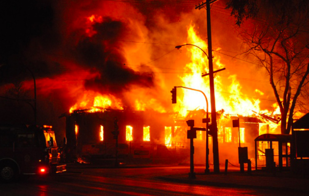 Nam kế toán chết cháy trong trụ sở ủy ban - 1