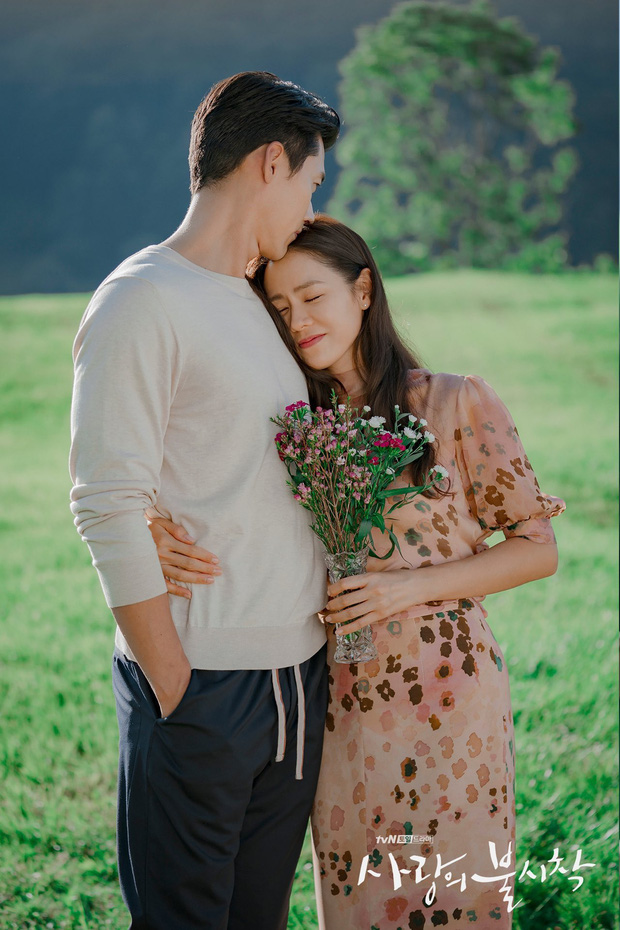 Bộ hình của Hyun Bin và Son Ye Jin phim 'Hạ cánh nơi anh' tình như mật ngọt - 1