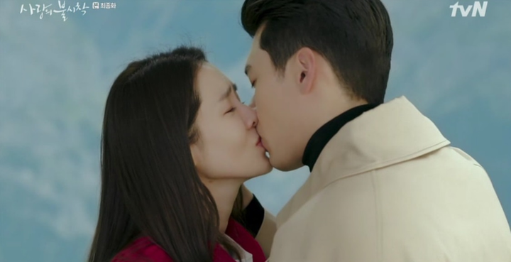 Tập cuối 'Hạ cánh nơi anh': Khán giả thỏa mãn với cái kết đẹp của Jung Hyeok - Se Ri - 2