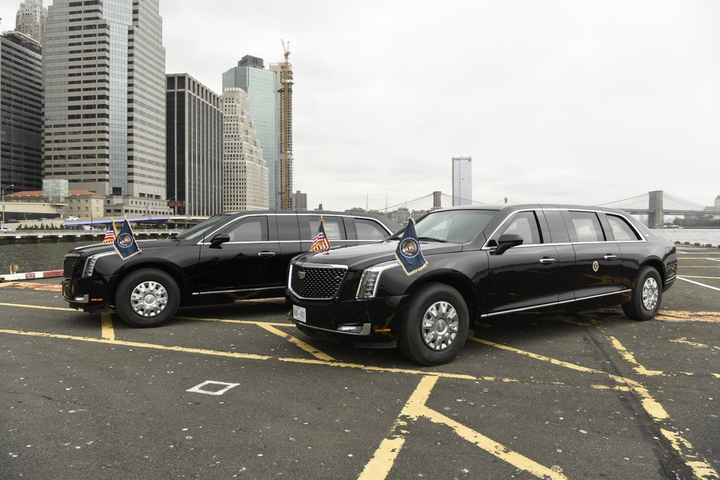 Chi tiết về 'quái thú' của Tổng thống Trump trên đường đua Daytona 500 - 9