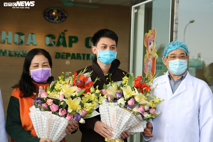 Hai người nhiễm Covid-19 ở Vĩnh Phúc vừa xuất viện được điều trị thế nào? - 1
