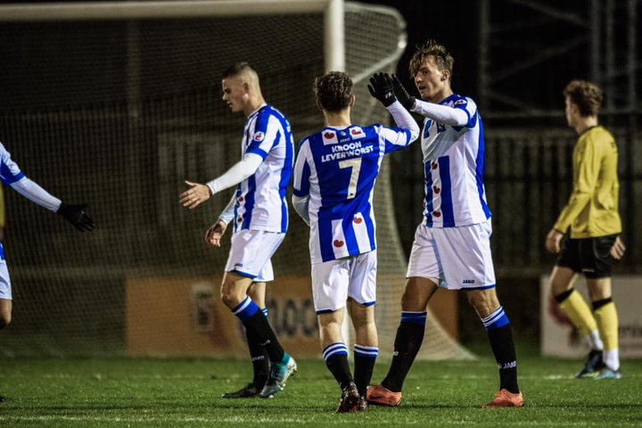 Văn Hậu đá trung vệ, in dấu giày trong chiến thắng của Jong Heerenveen - 2