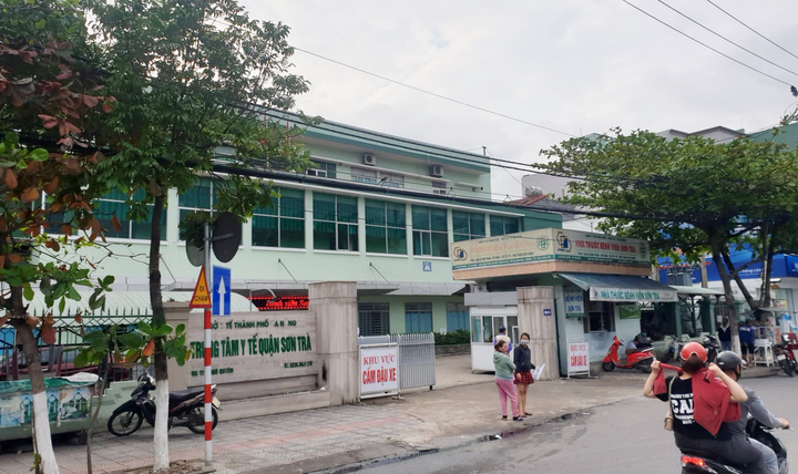 Bệnh nhân ngỡ ngàng với lời dặn 'mua vở 200 trang’ của bác sĩ trong đơn thuốc - 2