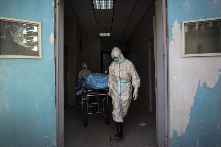 Ngày 17/2, số người chết tiếp tục giảm, hơn 1.000 ca nhiễm Covid-19 khỏi bệnh - 1