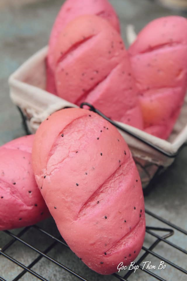 Chị em đua nhau khoe bánh mì thanh long tự làm - 2