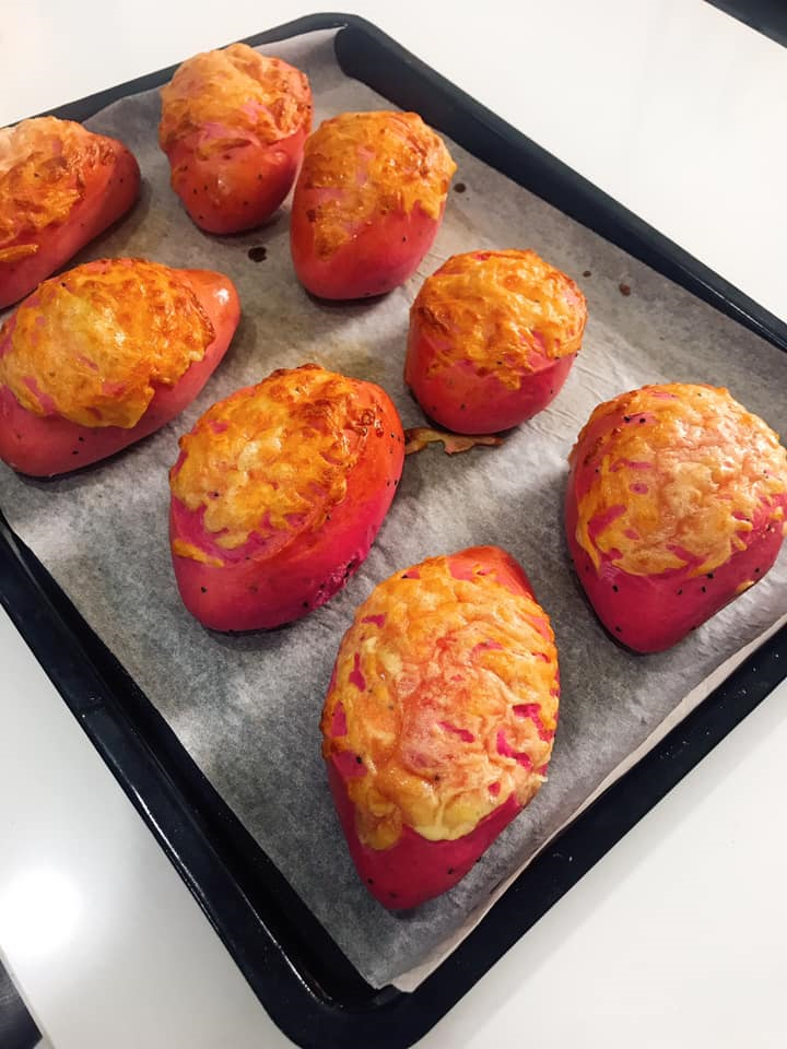 Chị em đua nhau khoe bánh mì thanh long tự làm - 6