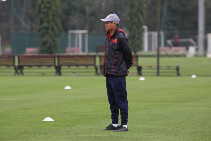 HLV Mai Đức Chung bác tin đồn bị VFF nợ lương - 1